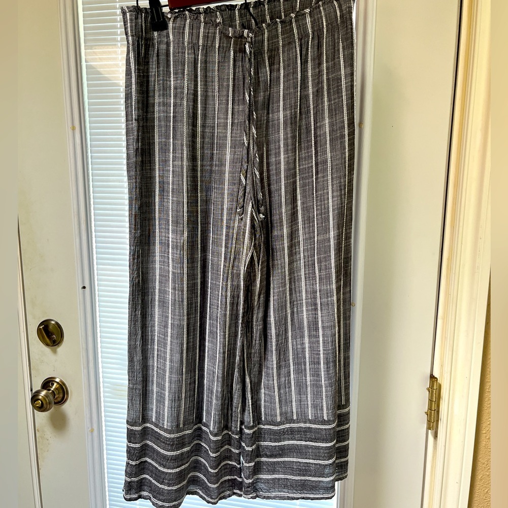 Pre-loved. Capri length stripped pants.